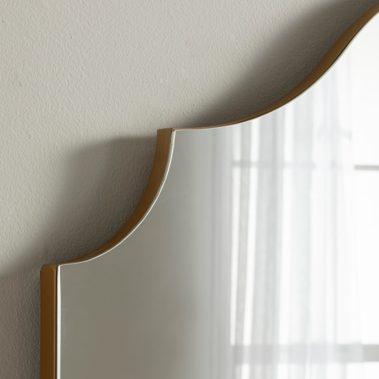 Arch curved mirror